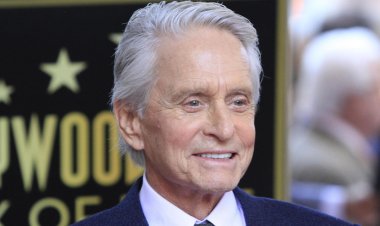 Cannes, Michael Douglas ha ricevuto la Palma d'Oro d'Onore in omaggio ai suoi 55 anni di carriera