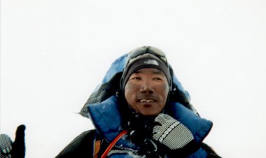 Kami Rita Sherpa ha raggiunto la cima dell'Everest per la 27^ volta