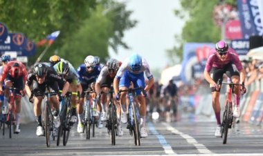 Alberto Dainese (Team DSM) ha vinto la diciassettesima tappa del 106^ Giro d'Italia,