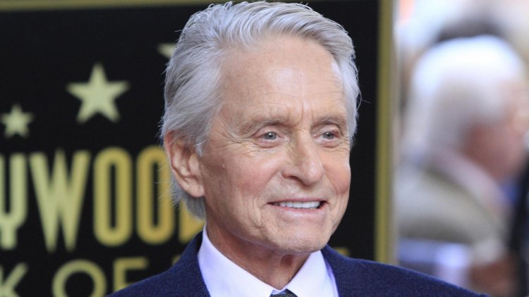 Cannes, Michael Douglas ha ricevuto la Palma d'Oro d'Onore in omaggio ai suoi 55 anni di carriera