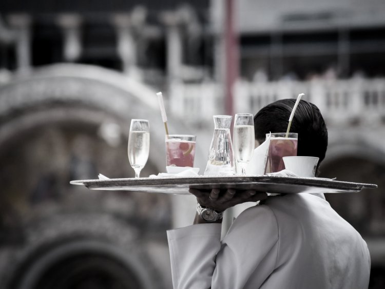 Turismo: Santanchè, 'al lavoro per semplificare assunzioni stagionali stranieri'