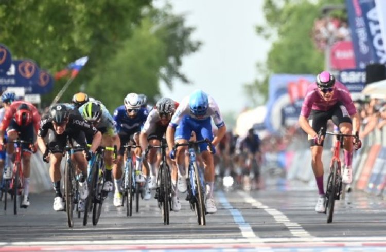 Alberto Dainese (Team DSM) ha vinto la diciassettesima tappa del 106^ Giro d'Italia,