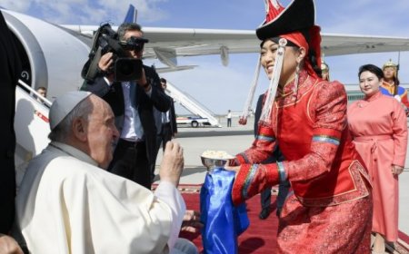 Papa Francesco è arrivato in Mongolia
