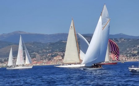 Vele d'epoca Imperia,  Tuiga con  French Kiss e Pilgrim colorano il mare della Riviera