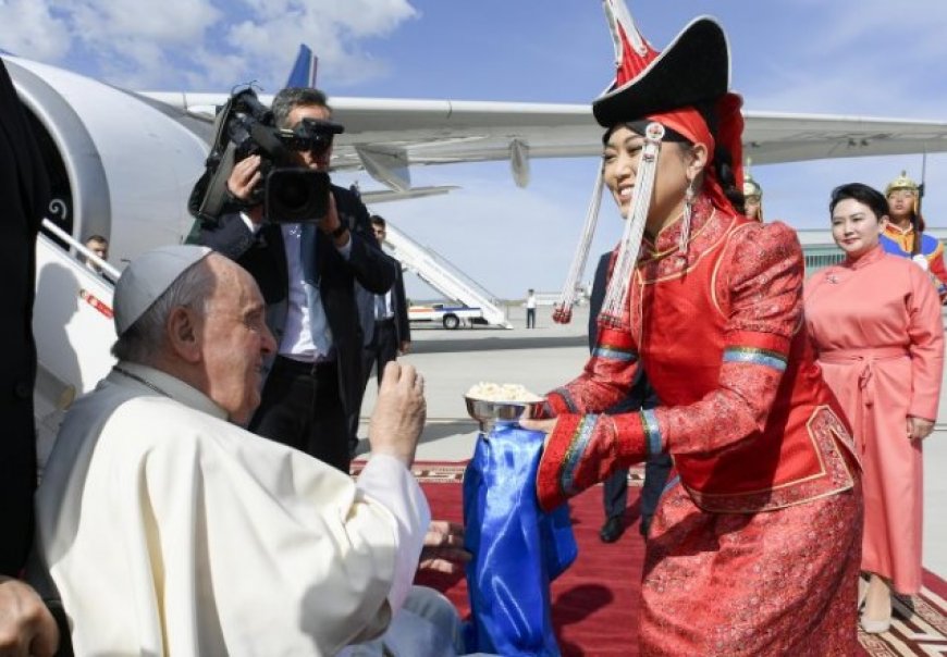 Papa Francesco è arrivato in Mongolia