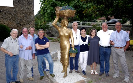 A Tourrettes-sur-Loup, in Costa Azzurra, il 'Raduno delle Violette'