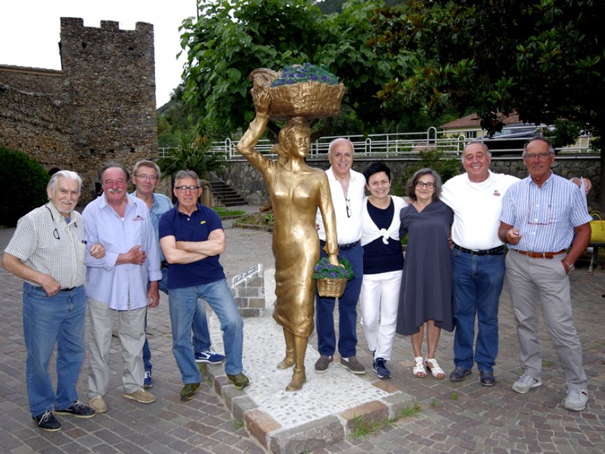 A Tourrettes-sur-Loup, in Costa Azzurra, il 'Raduno delle Violette'