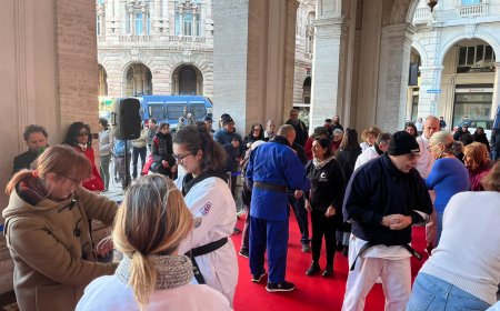 In piazza De Ferrari a Genova tutti insieme contro i femminicidi