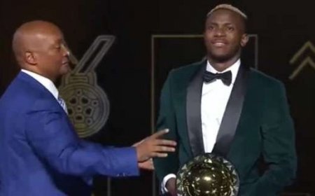 A Victor Osimhen il Pallone d'oro africano