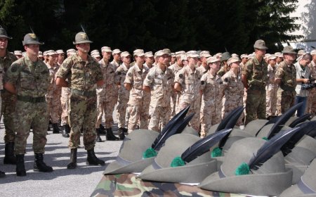 A Bassano esercitazione finale e consegna dei cappelli ai nuovi alpini