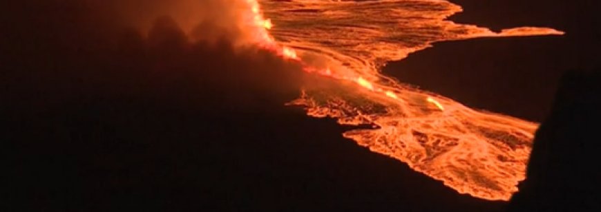 La terra della penisola islandese di Reykjanes torna a eruttare lava incandescente