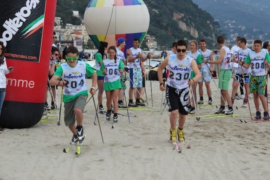 'Sci di fondo on the beach', squadre da tutta Italia sciano tra le dune di sabbia a Laigueglia