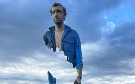 Alassio, sul molo Bestoso è arrivata "La Metafora Del Viaggio" di Bruno Catalano