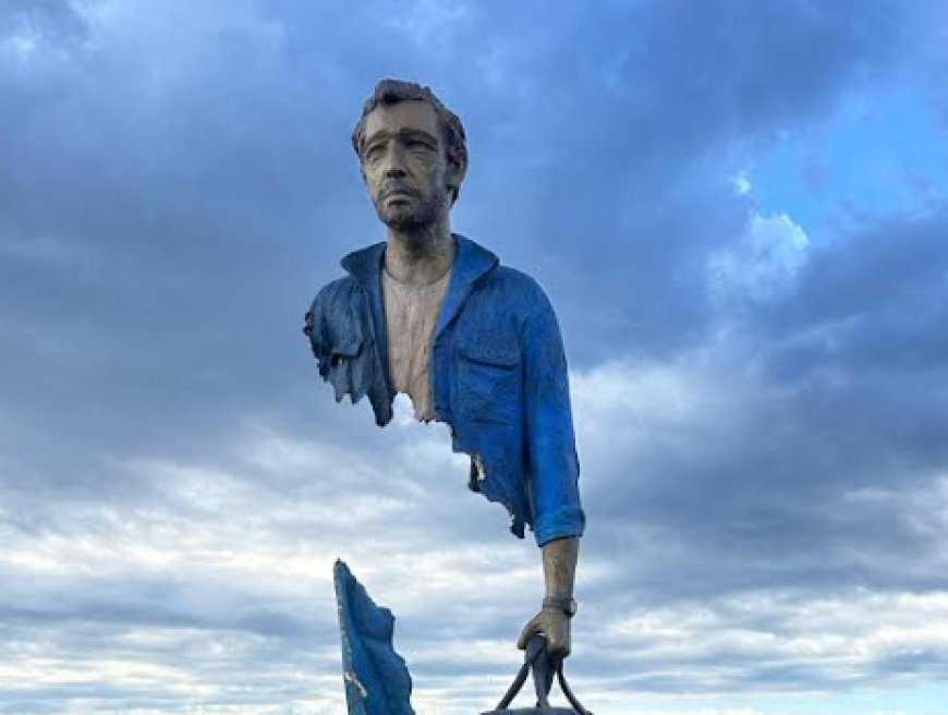 Alassio, sul molo Bestoso è arrivata "La Metafora Del Viaggio" di Bruno Catalano