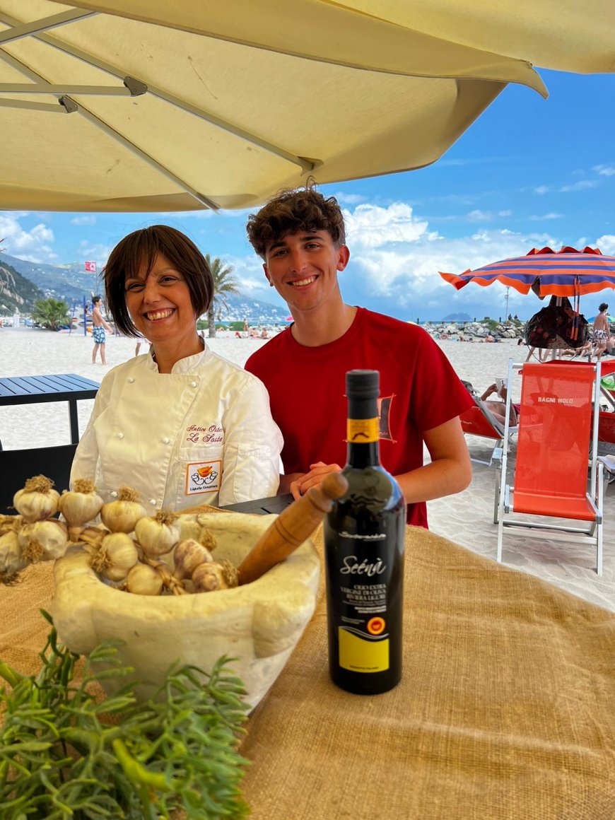 A Laigueglia la prima tappa del campionato di salsa al mortaio con l'aglio di Vessalico