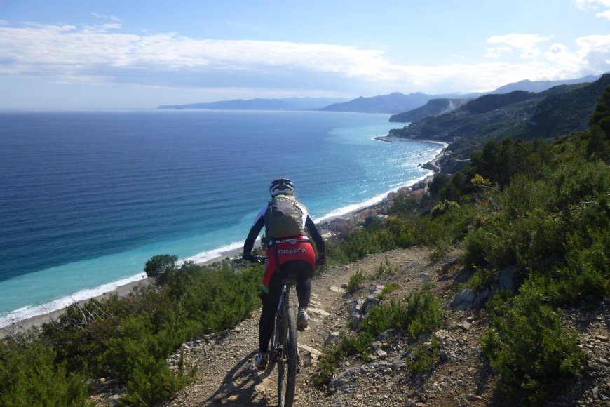 Nella Ligurian Riviera tra mare e entroterra si vive una vacanza autentica