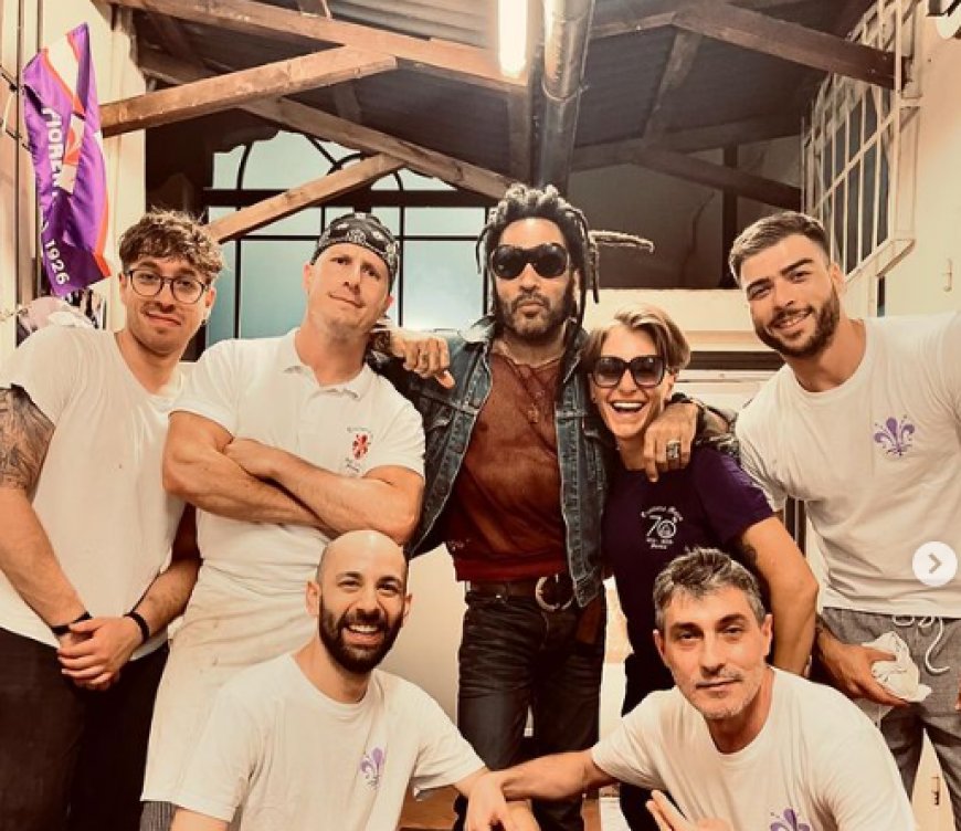 Lenny Kravitz a cena in un ristorante fiorentino