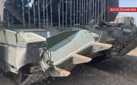 Il carro T-80 russo è modificato diventa una scatola gigante: il rafforzamento del tank