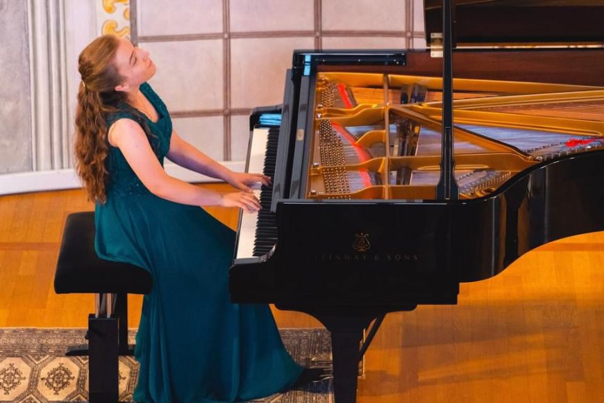 Laigueglia, la giovane pianista Chiara Bleve in concerto all'oratorio di Santa Maria Maddalena