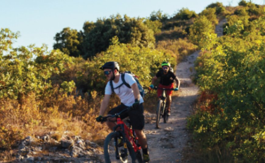 Più outdoor nella Ligurian Riviera con nuove brochure per gli appassionati di bici e trekking