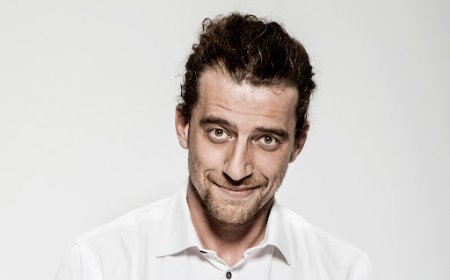 'Sul lastrico', lo spettacolo di Maurizio Lastrico sold out a Imperia