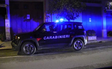 Spari contro l'auto della mamma di un magistrato nel Foggiano
