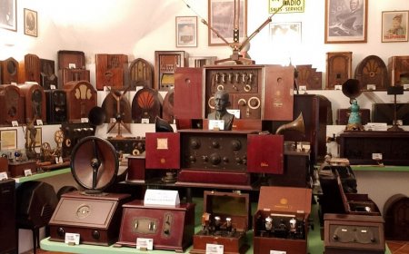 A Imperia è presente un Museo della Radio, con quelle apparecchiature si ascoltò la voce di Papa XI
