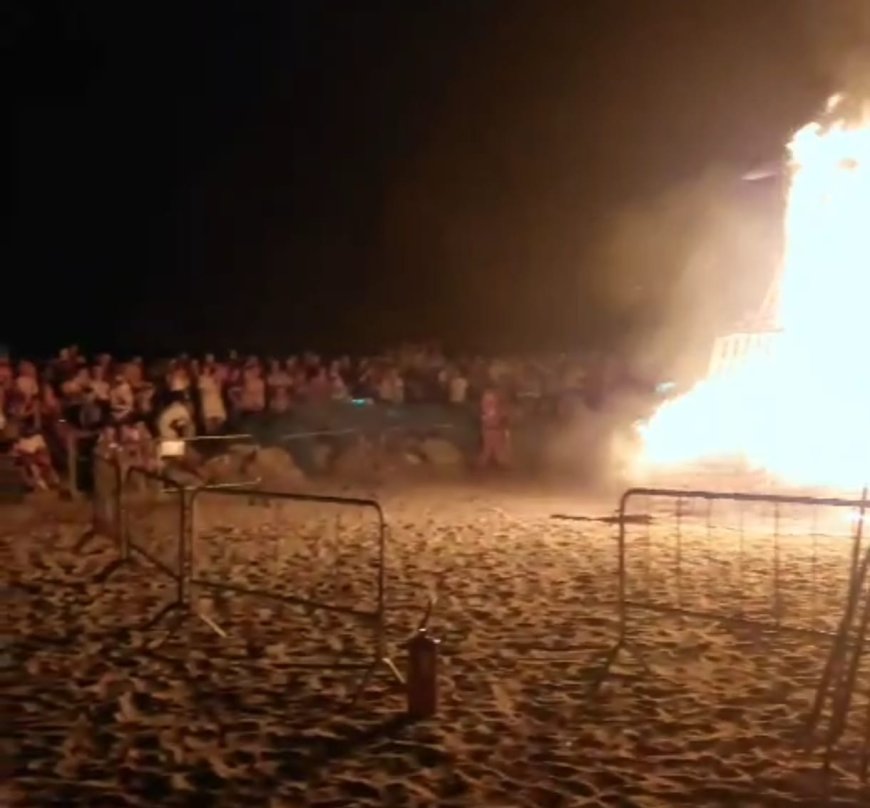 Sulla spiaggia dei pescatori di Laigueglia acceso il falò di San Giovanni