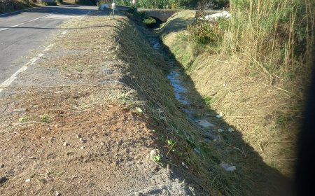 Albenga, pulizia di rio Enesi e degli sbocchi a mare dei rii su Viale Che Guevara