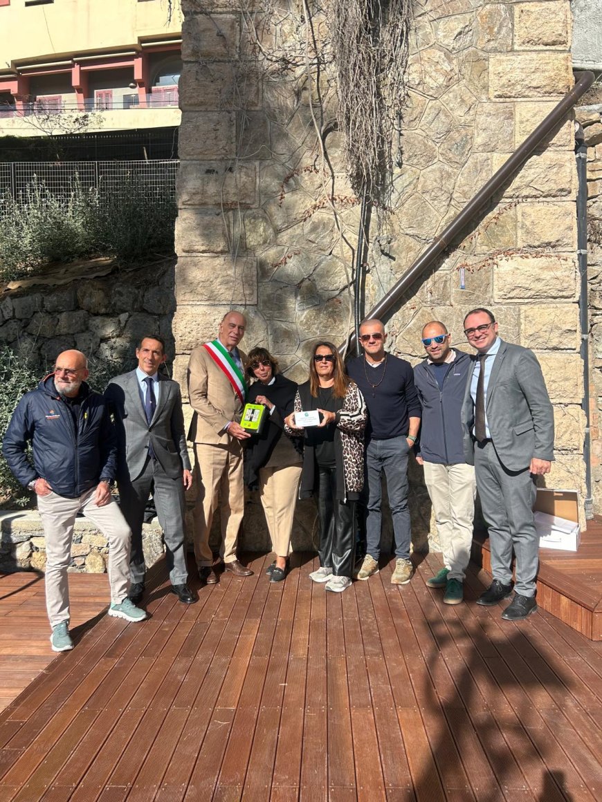 Alassio,  dal Panathlon 'Non solo mare' donato un defibrillatore al Comune per la Palestra sul Mare