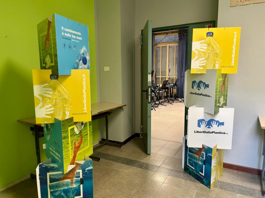 Consegnati all’Istituto Calvino i primi filtri di acqua nell’ambito del progetto 'Liberi dalla Plastica'