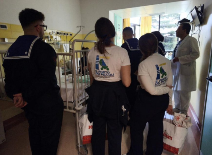 Con la Capitaneria di Savona 'Magia di Natale' per chi ha più bisogno