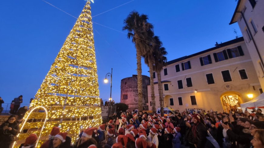 A Laigueglia si avvicina il Natale, eventi per bambini, cultura e cioccolata calda in piazza dopo la messa di mezzanotte