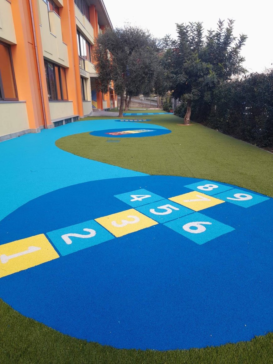 Un arcobaleno di novità: nuovi arredi esterni per la scuola di Laigueglia