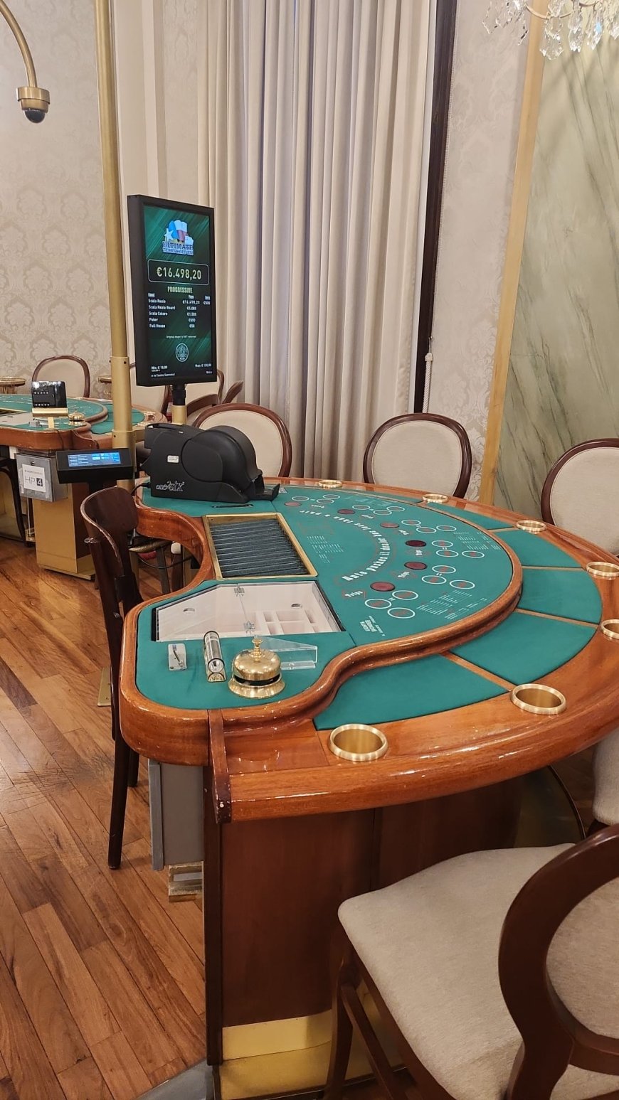 Scala reale vincente al tavolo del Hold’em Poker. Vinti 51.000 euro
