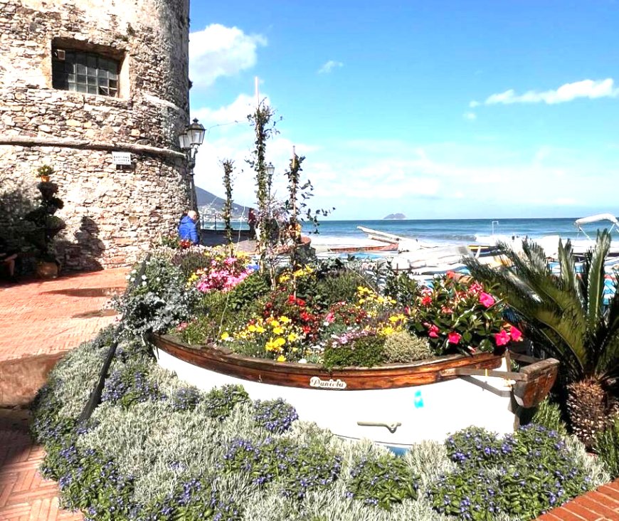A Laigueglia la visita guidata “Paesaggi rivelati e viaggi nel tempo”