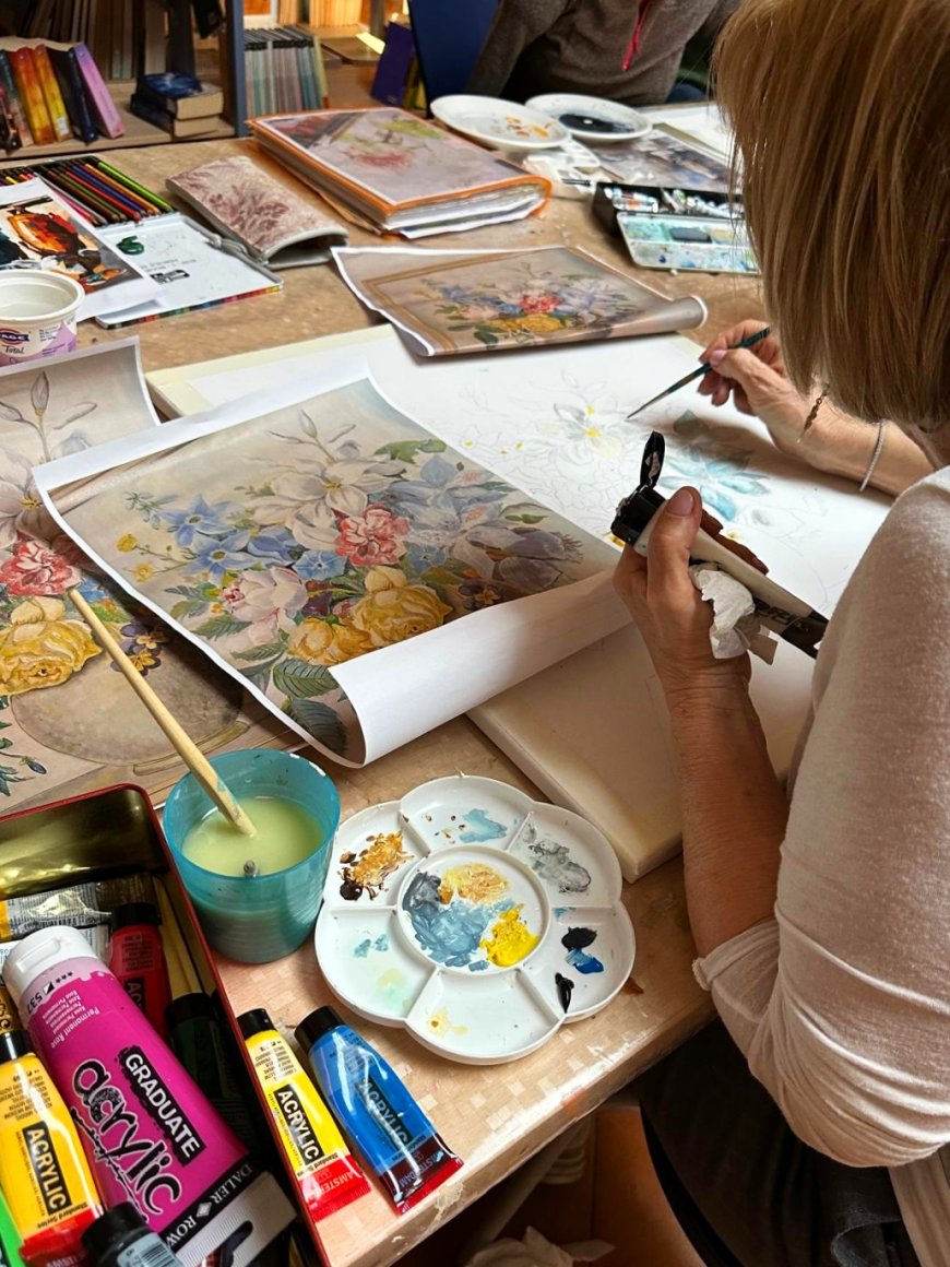 “Poesia del Colore”: l’arte degli allievi dei corsi della Biblioteca Civica in mostra al Centro Incontro di San Bartolomeo al Mare
