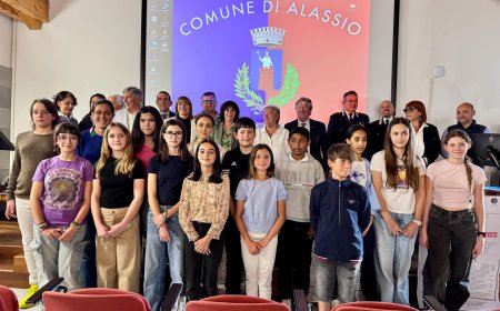 Alassio applaude i suoi giovani cronisti: talento, impegno e passione alla premiazione del concorso “Il Miglior Articolo di Cronaca 2025”