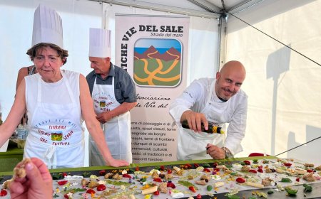 Expo Valle Impero: i sindaci realizzano un «quadro da mangiare» per raccontare l’entroterra
