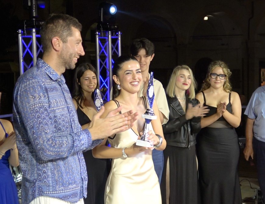 E' la bella toscana Alice Luperini la vincitrice della trentesima edizione del concorso nazionale Festival degli Interpreti - VociNuove.it