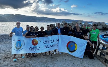 Cinque giovani della squadra Gesco Nuoto Special di Alassio hanno attraversato lo Stretto di Messina
