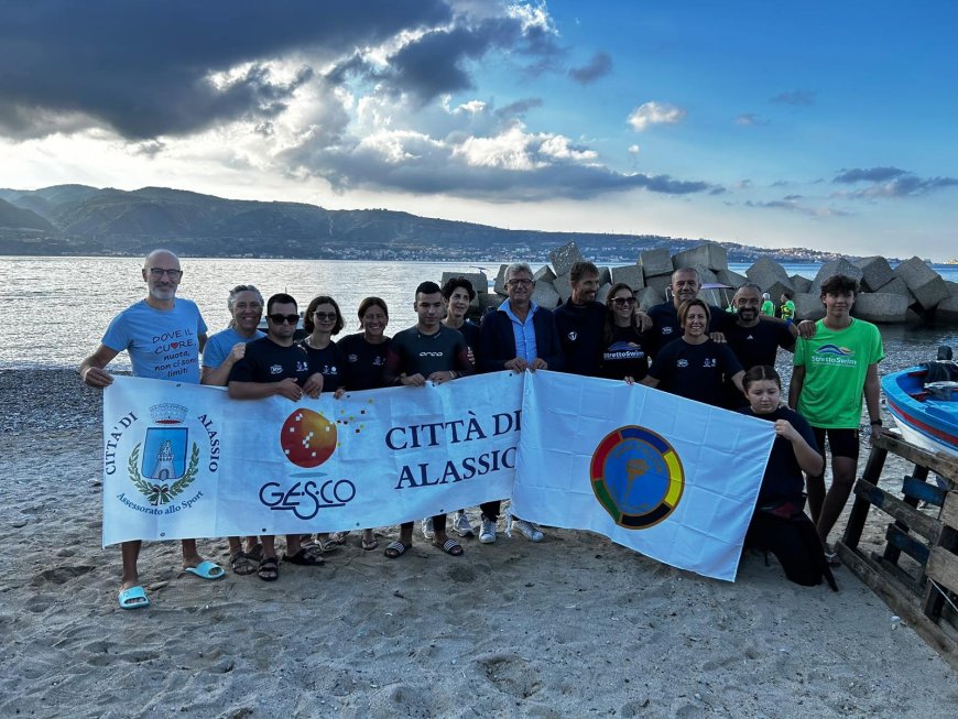 Cinque giovani della squadra Gesco Nuoto Special di Alassio hanno attraversato lo Stretto di Messina